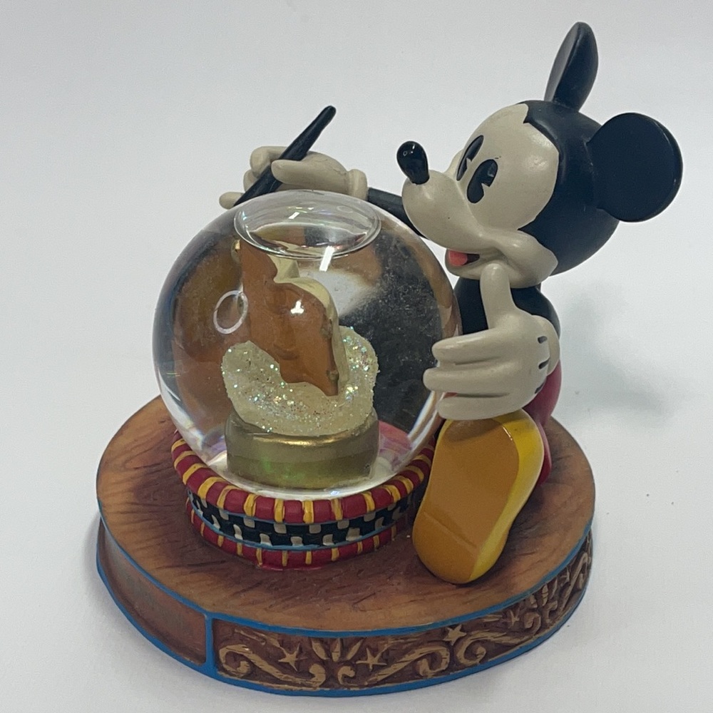 Walt Disney World - "Mickey Mouse" book in water globe - Picture 4 of 6